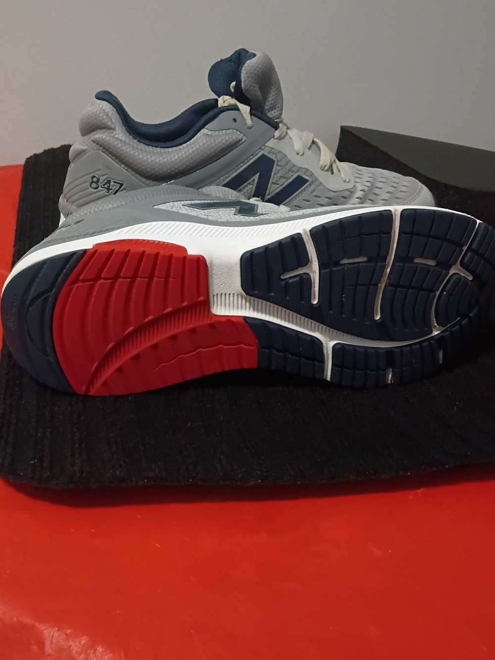 New Balance Men’s 847v4 Gray Performance Running Shoes Sz 11 - Picture 4 of 5